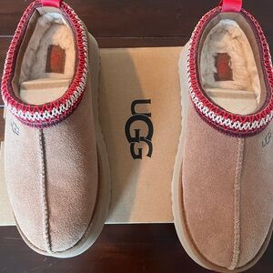 UGG Tazz Chestnut New in Box Size 8